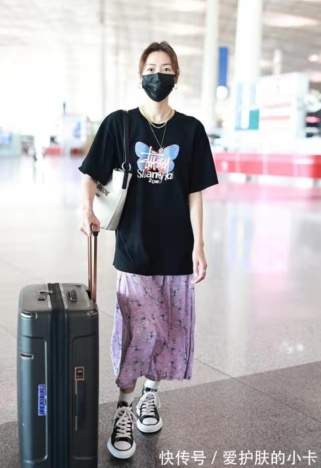 身材比例|超模也会乱穿衣,刘雯长T恤配碎花裙,178穿出55分,全靠气质取胜