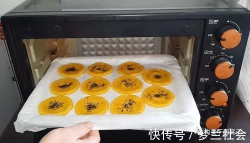 家常自制桃酥做法,烤盘里一放,个个香酥又掉渣,出锅孩子都爱吃