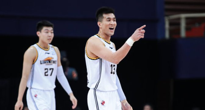 籃筐|郭艾倫賽后更博求解夢(mèng)：睡午覺(jué)夢(mèng)見(jiàn)自己坐籃筐下不來(lái)了