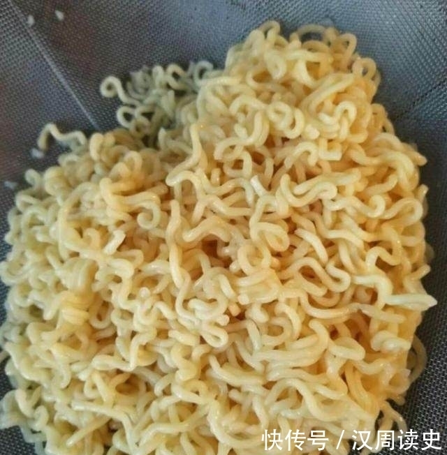 孙女|看了奶奶给孙女做的早餐,老公哭着回来了!得知原因让人哭笑不得