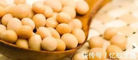 睡眠|煮小米粥时加入“2物”，睡眠好了，三高悄悄降，身体也越来越好