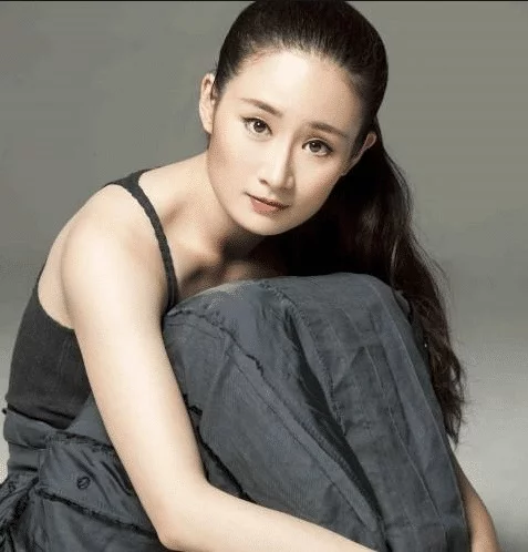 她是著名国家一级演员,享正军级待遇,离异28年如今仍孤身一人 她是著名国家一级演员,享正军级待遇,离异28年如今仍孤身一人