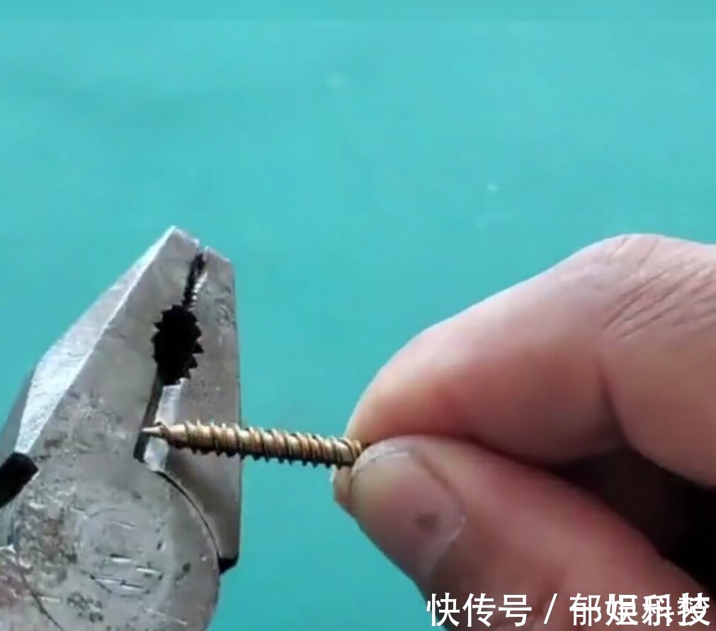 螺丝钉|家具上螺丝孔变大,螺丝无法拧紧怎么办快试试这个小妙招,好用