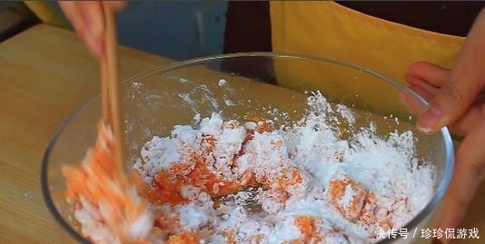 用红薯来烙个红薯芝士饼,外酥里嫩,一口下去满满的芝士流出来