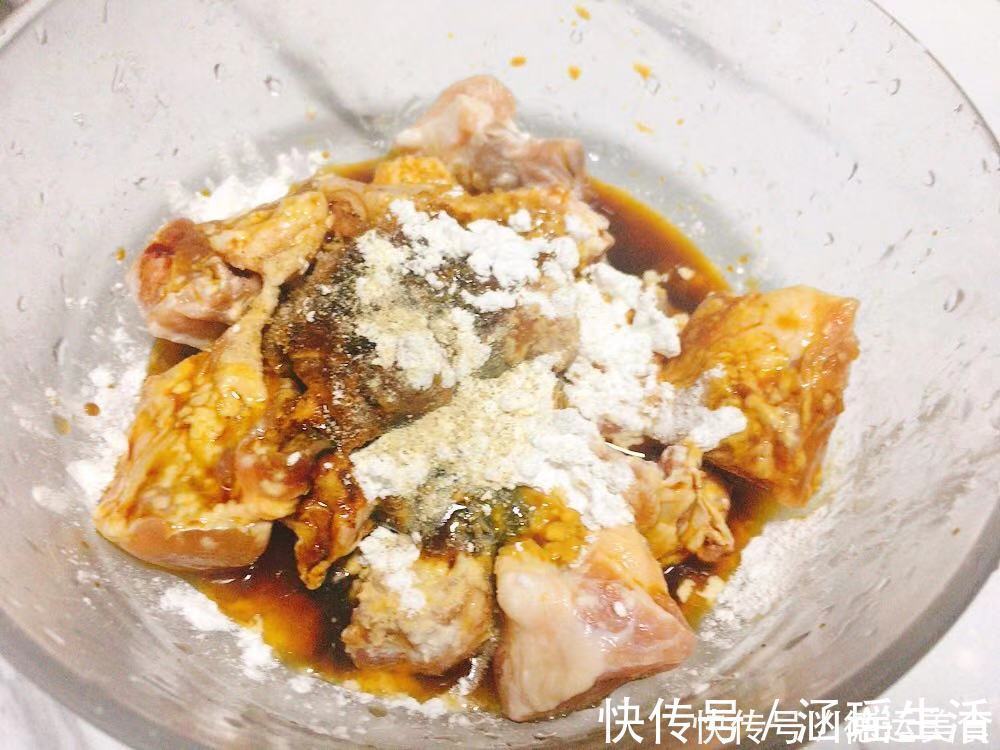 排骨新做法：不用油炒，步骤简单，做出来的排骨连汤汁都下饭！