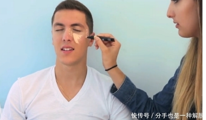 外国女子给男友化妆,化完后比女生还惊艳,女友顿时自愧不如