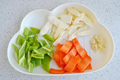 山药别总炖汤，试试这么做，清脆爽口，超级好吃，好吃到停不下来