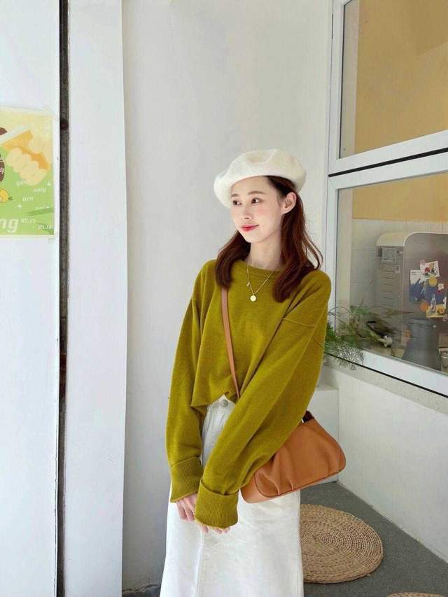 搭配|今年秋天有种穿搭火了,叫“毛衣配半身裙”高级优雅,简直太美了