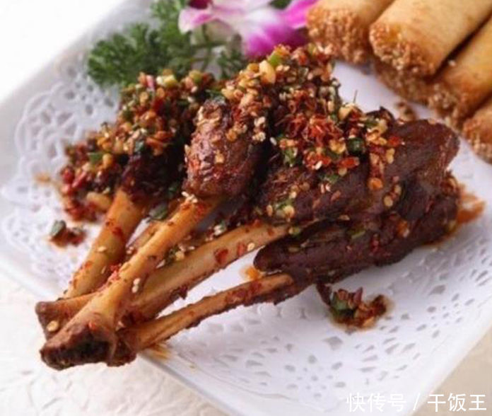 美食精选：辣炒卤猪耳朵，孜然寸骨，香辣猪蹄，西红柿烧茄子（微甜）的做法