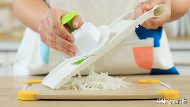 玉米粒|秋季给孩子穿衣,记住这4个“穿衣法则”,感冒生病少一半