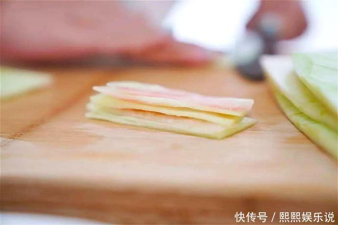 饵料|夏天钓草鱼别费劲想饵料了,用这三种水果钓,既简单又高效