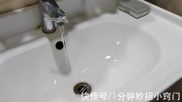 食用盐|卫生间里放一把食盐，真是太聪明了，一年省下不少钱，看完试一试