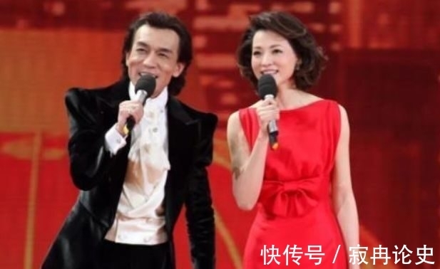 央视春晚每年的一群观众他们是怎么买票的?看完长见识了