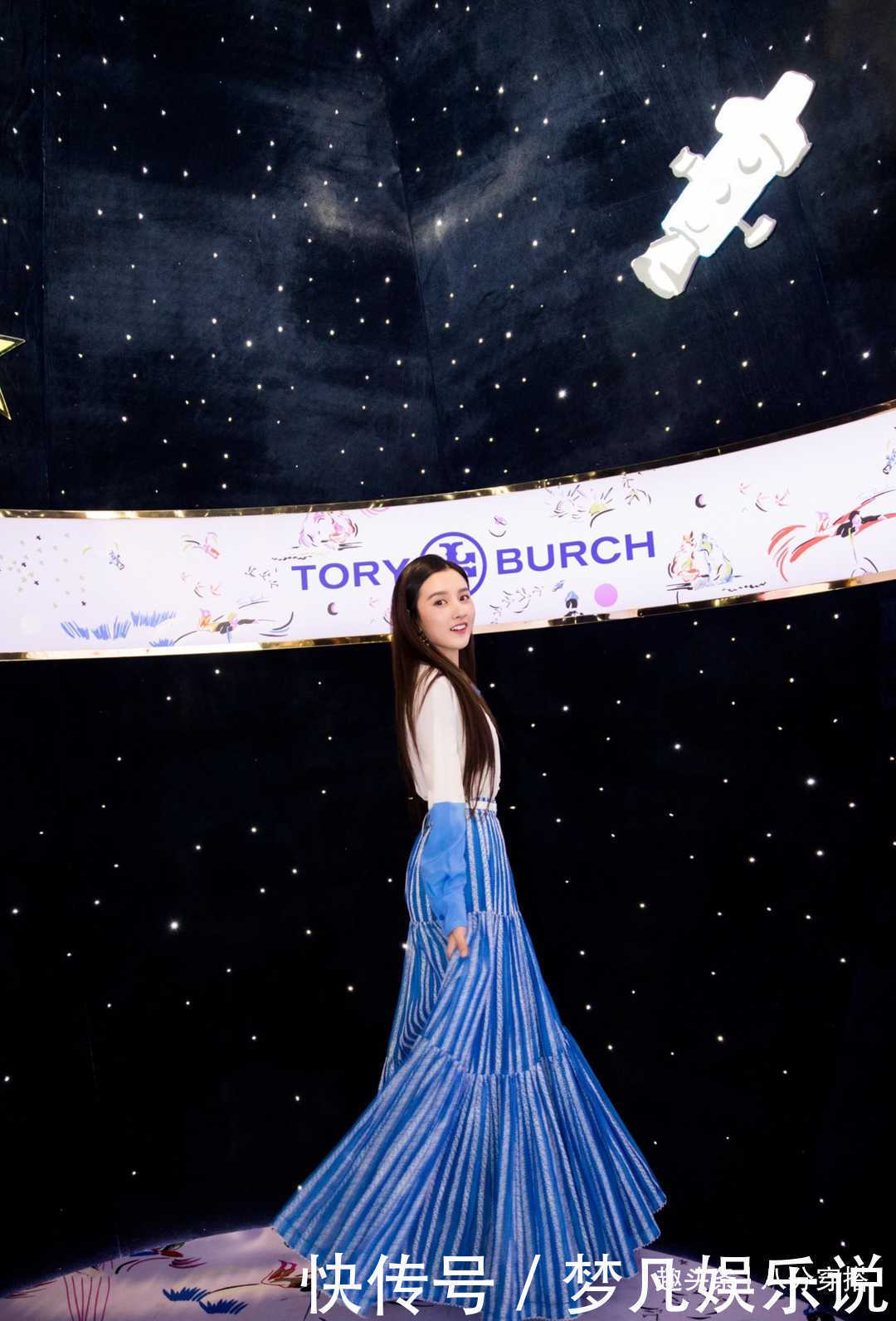 裤装|周笔畅画蓝色眼线好A,穿白衬衫配蓝裙子真高级,早就该这么穿了