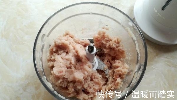 鱼泥|孩子想吃鱼丸，别总买着吃，自己做干净卫生，没有添加更健康。