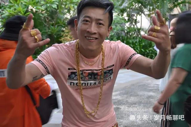 一夜成名|他是星光大道亞軍，父親是趙本山得意門徒，但他的星途卻遭遇坎坷