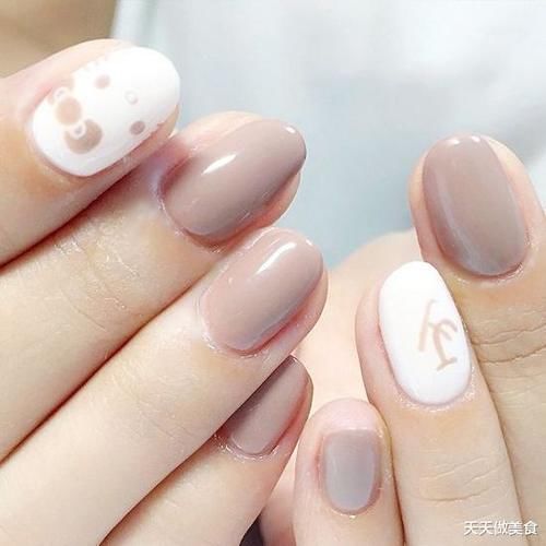 通勤裸色系美甲来了,上手超温柔的,一秒变甜心女孩!