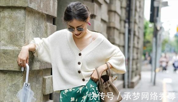搭配 今秋穿针织开衫+阔腿裤，中年女性穿太合适！