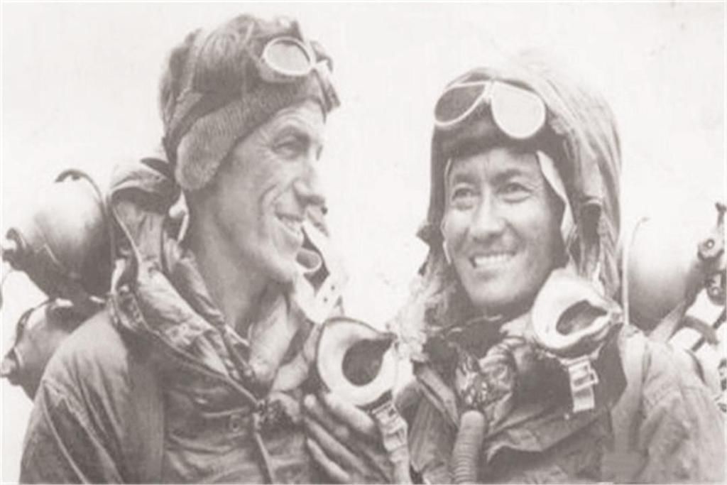 珠穆朗玛峰|地球上最早征服珠峰的2个人，攀登中私下起誓，时隔46年才明白！