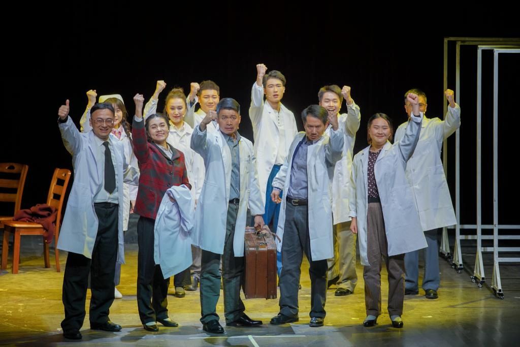 侗乡大医@大众传媒学院原创话剧《侗乡大医》演出