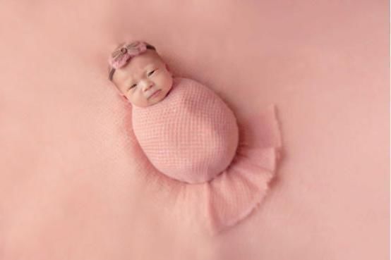 外面的世界|曾经的最小婴儿用蛋壳当摇篮,现在13年过去了,她怎么样了