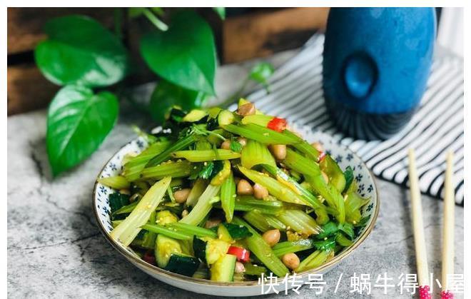 黄瓜|芹菜拌花生怎么做才好吃？掌握几个小技巧，清脆爽口，颜色不发黑