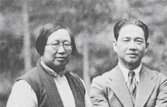 留下|汪精卫儿子回国祭拜父亲,看见父亲的跪像,结果留下9个字扭头直接离开