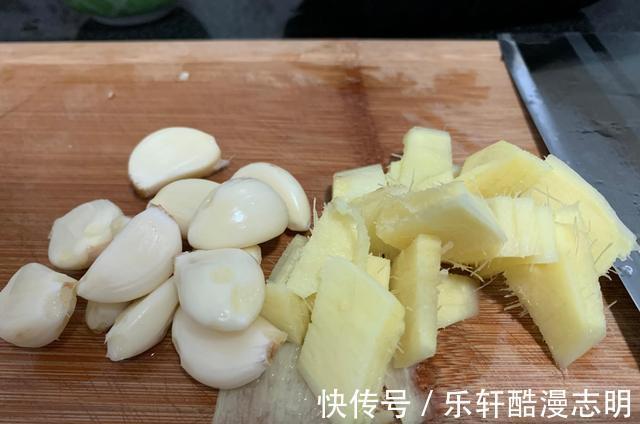 做法|一只鸡的神仙做法，满屋飘香，端上桌，只吃鸡就够了