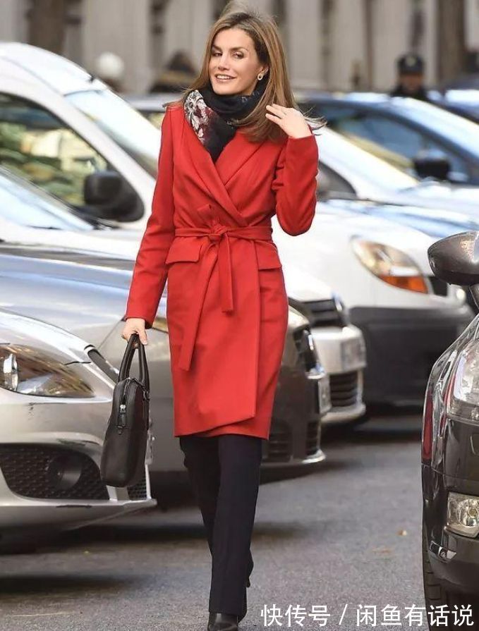 红色 西班牙王后也爱“中国红”,一件大衣连穿3次,还是配红裙更惊艳