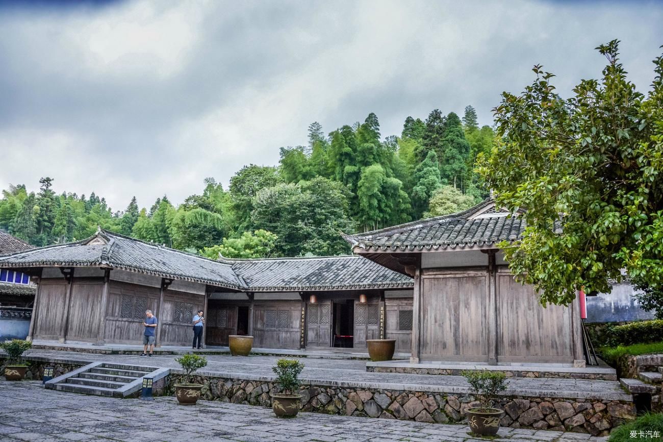 老年|小镇蒙蒙烟雨，小桥流水，断桥残雪~青山点点，古道悠悠