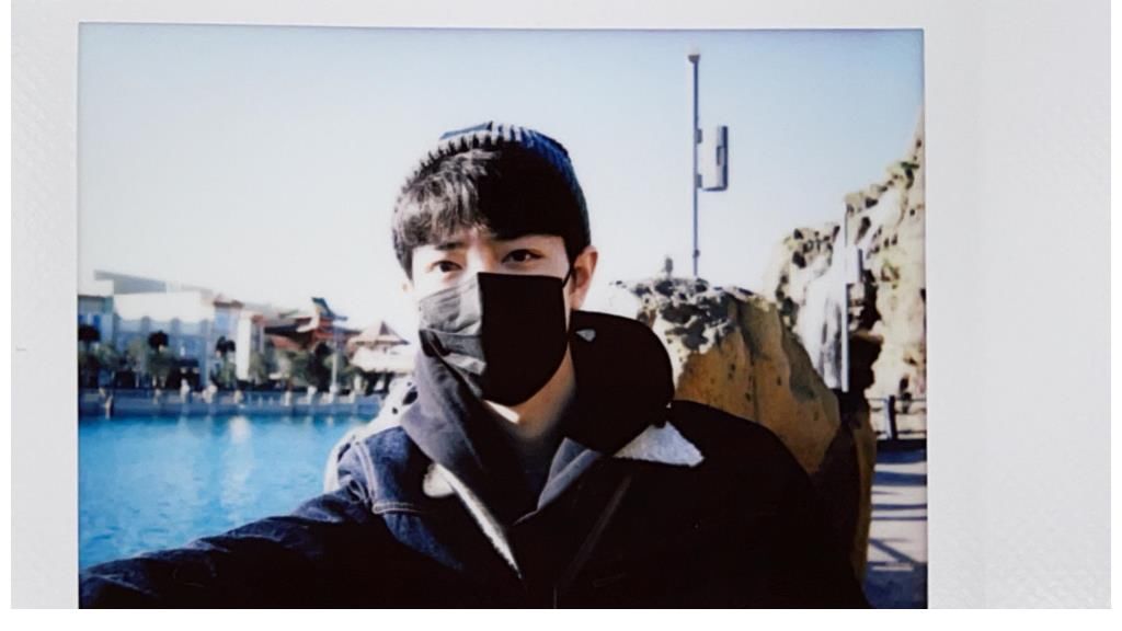 肖戰(zhàn)壓箱底環(huán)球影城vlog公布，喝飲料太奶，意外曝光獨(dú)家拍照姿勢