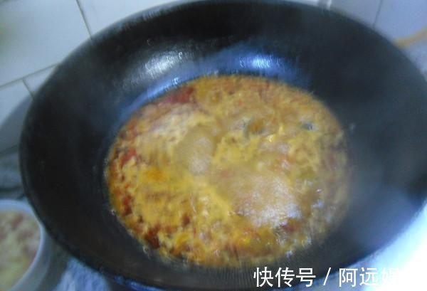 这道菜|木耳加一物,金子都不换,常吃排出体内毒素,大肚腩悄悄不见