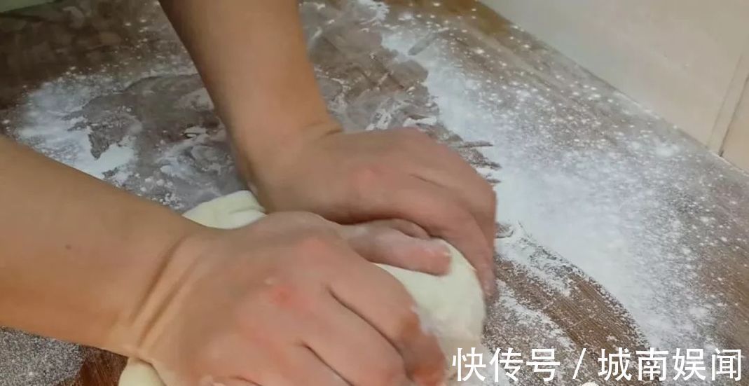 蒸馍|红豆又出新吃法，不烙饼不蒸馍，我家一周吃3次，比蛋糕好吃十倍