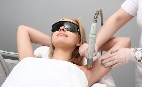 雌激素|为啥有些女性体毛旺盛，有的却“光秃秃”呢？两者哪种更健康？