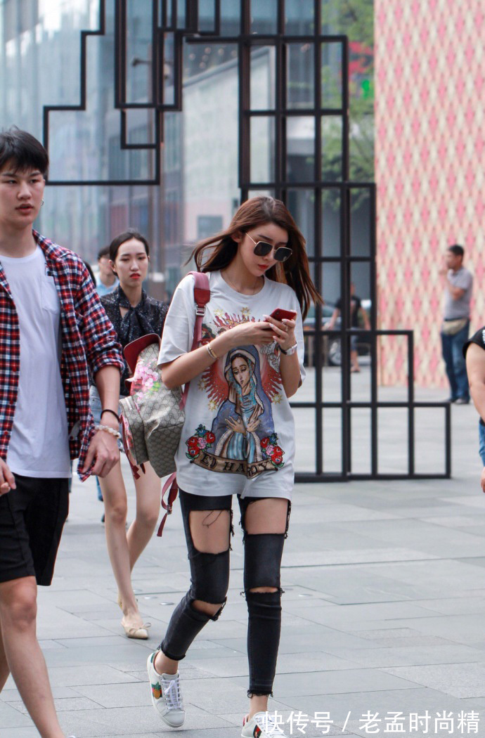女神|成都街拍,靓丽半身裙,轻松打造女神范!