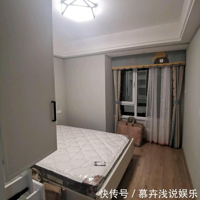 石膏线|新房正在通风中,提前晒晒,入户鞋柜很实用,电视墙漂亮又大气