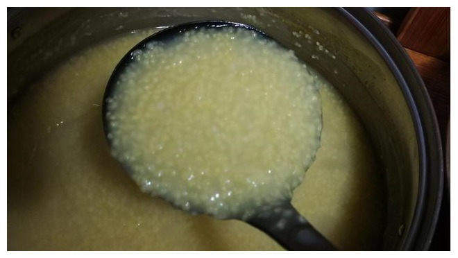 熬小米粥有技巧,不能直接下锅,掌握3个妙招,香浓有米油