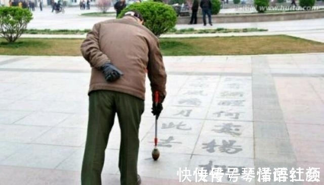 张喜才&他练书法50年,用小楷抄写四大名著,网友说好!专家说没有价值