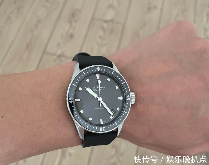 手表|有一种贵叫低调,35岁解毒宝珀五十噚深潜器