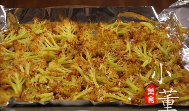 菜花不要再炒着吃了，大厨教你新做法，做出来一盘不够吃