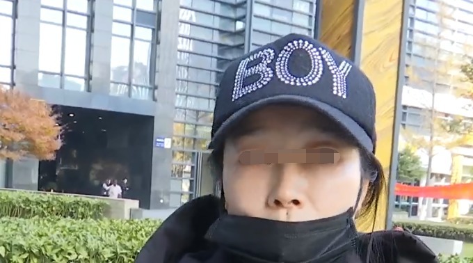 院方 花5万多做耳软骨隆鼻,女子术后竟不敢抬头!院方送你个双眼皮