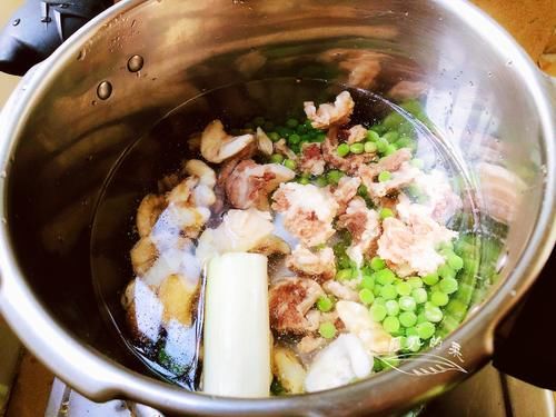 家人|降温了,这样煮一锅给家人吃,汤鲜味美营养高,越吃越香还不上火