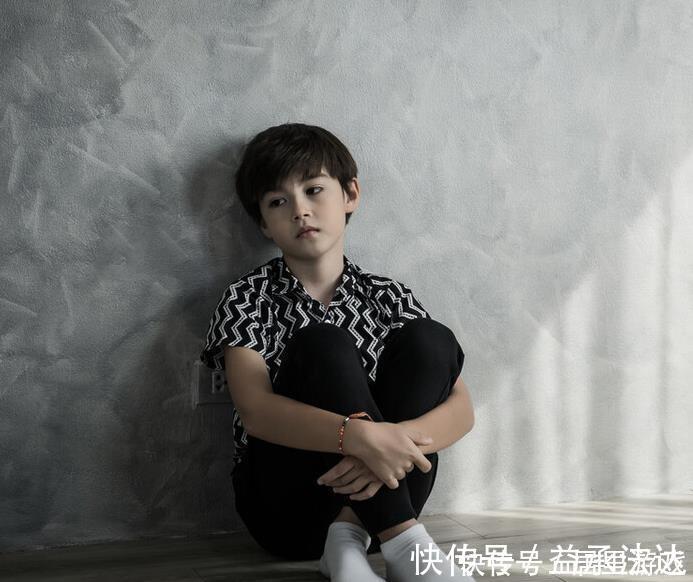 发育|8岁男孩缺钙不长个，父母不知，身体停止发育，医生：家长太疏忽