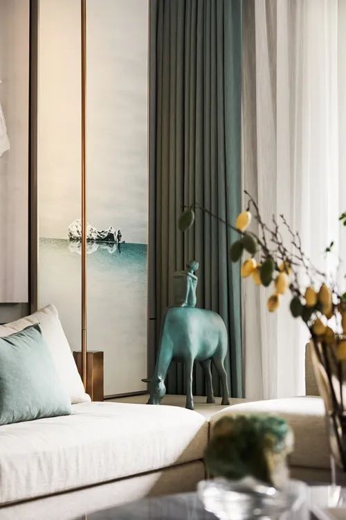 舒适|168㎡现代艺术宅,摈弃繁杂与浮夸,轻盈舒适的设计