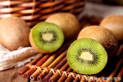 女人不想满脸皱纹,多吃5种水果,舒展皮肤,重回十八岁