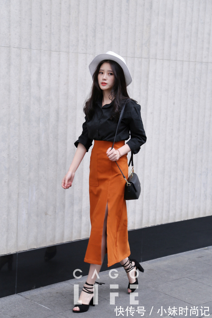 衬衫搭配|成都街拍,黑色长袖衬衫搭配橘色长裙,简约有型又有范!