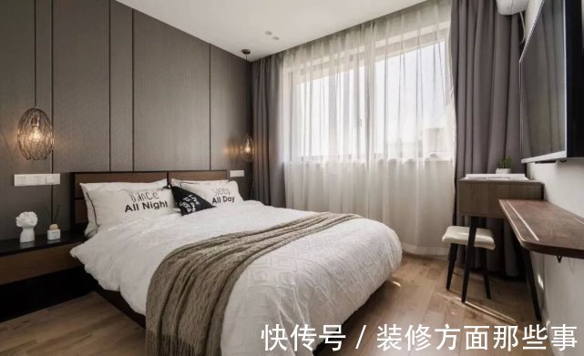 墙面|85平现代风二居室 ?卧室低调有气质,还有步入式的小衣帽间