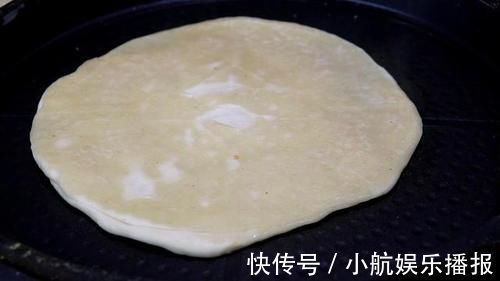 面皮|比纸还薄的春饼怎么做，现在就教你，烙饼不放一滴油，特别好吃