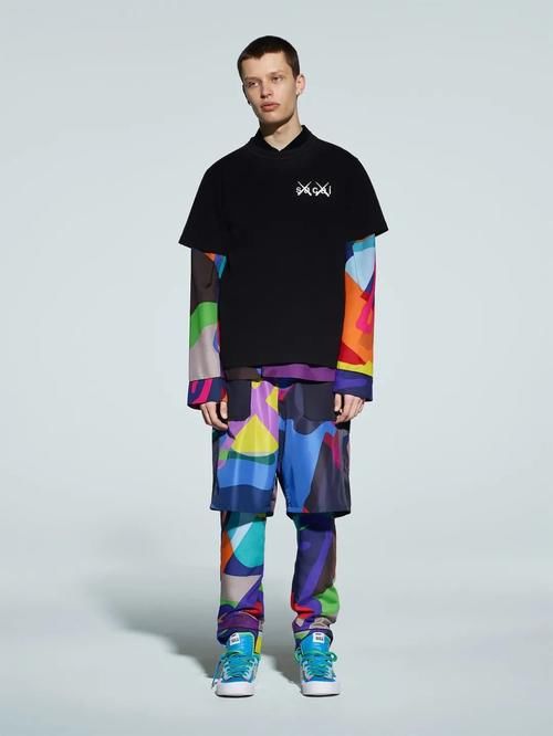 KAWS x sacai x Blazer 首次曝光！感觉有点敷衍啊……