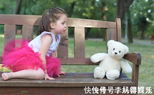 辅食|养育孩子成绩并不是最重要的,这3个方面也很重要,家长别大意了